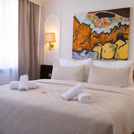 Hotel Attaché-3